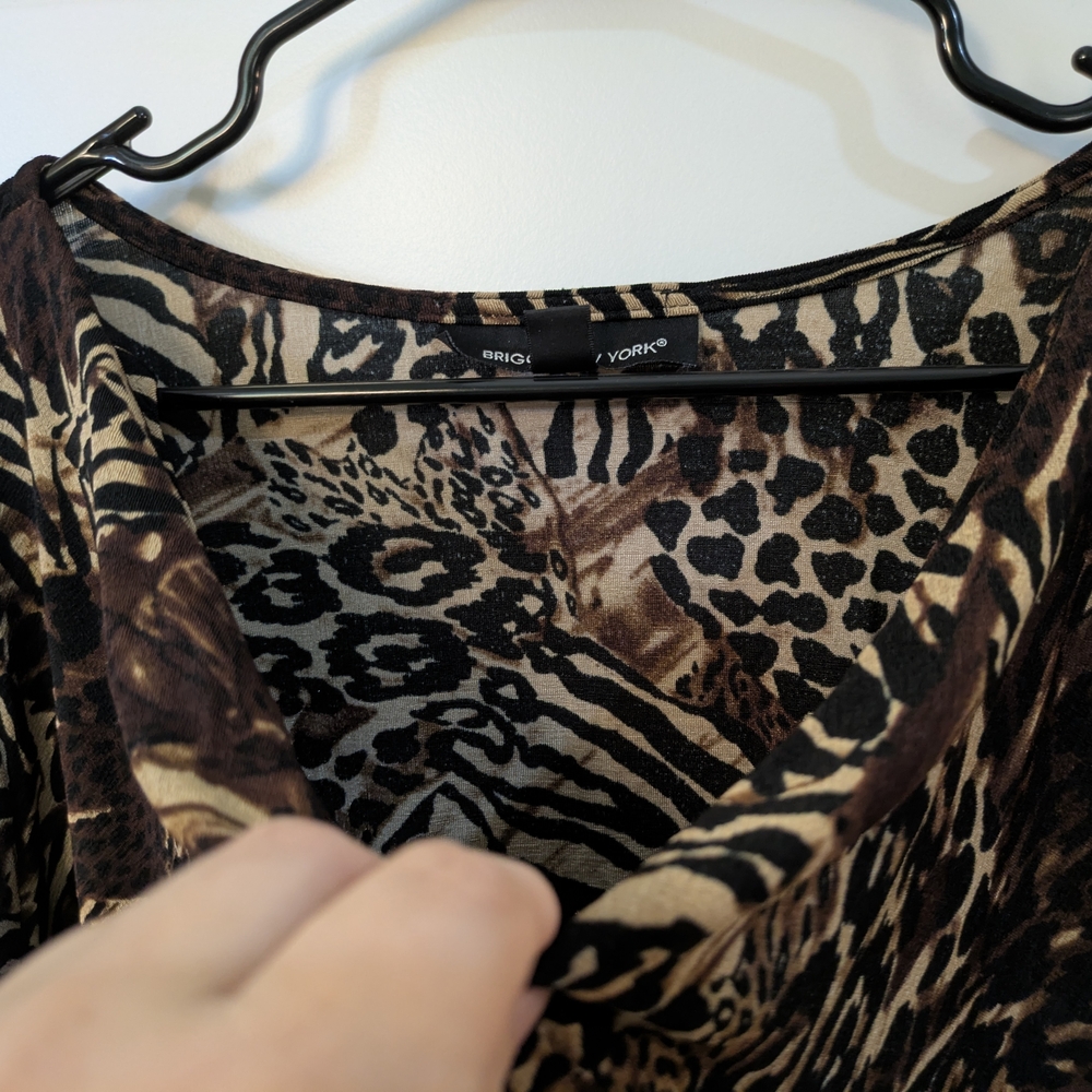 🔴 3/$15 Briggs New York Brown Animal Print Blouse - Picture 2 of 11